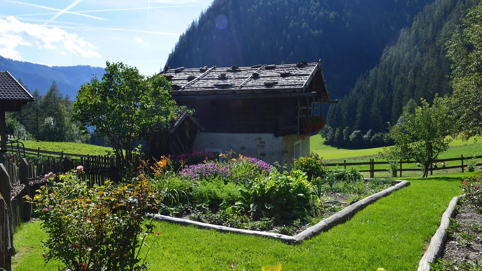 Orto aromatico e giardino del Ralserhof in val di Vizze