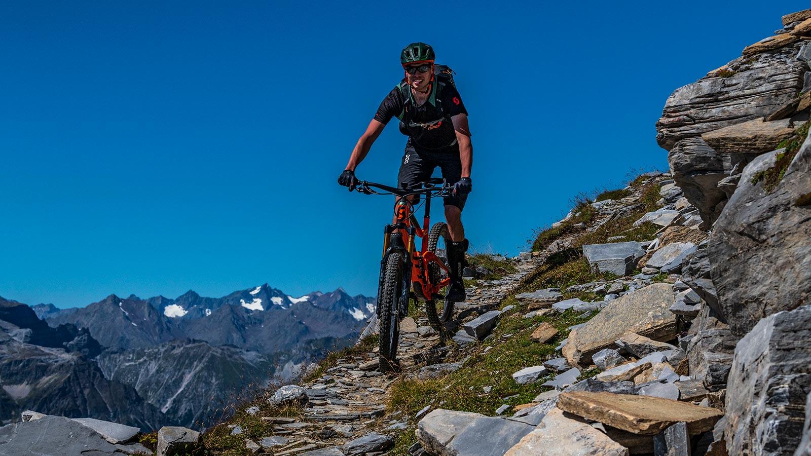 Mountainbike neben Afens bei Pfitsch